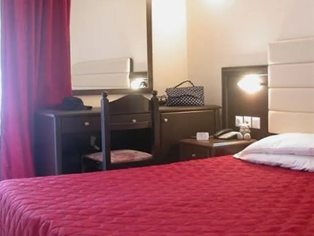 Otel Kassandra Bay 2*